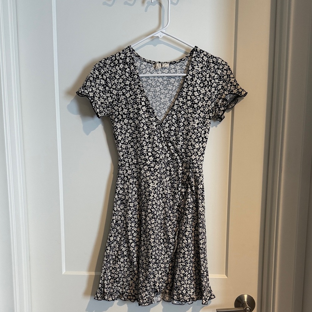 Sky and Sparrow Black and White Floral Mini Dress